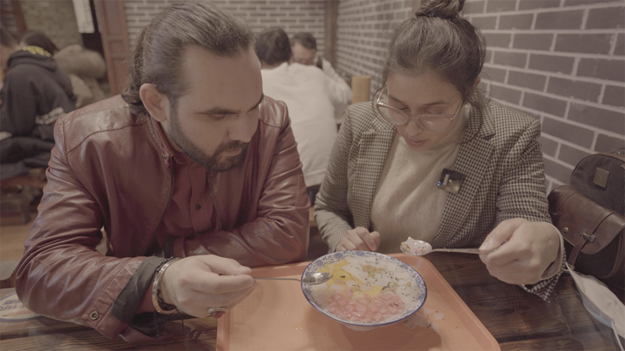 A foreign couple show you the charm of Wenzhou's famous street Gongyuan Road