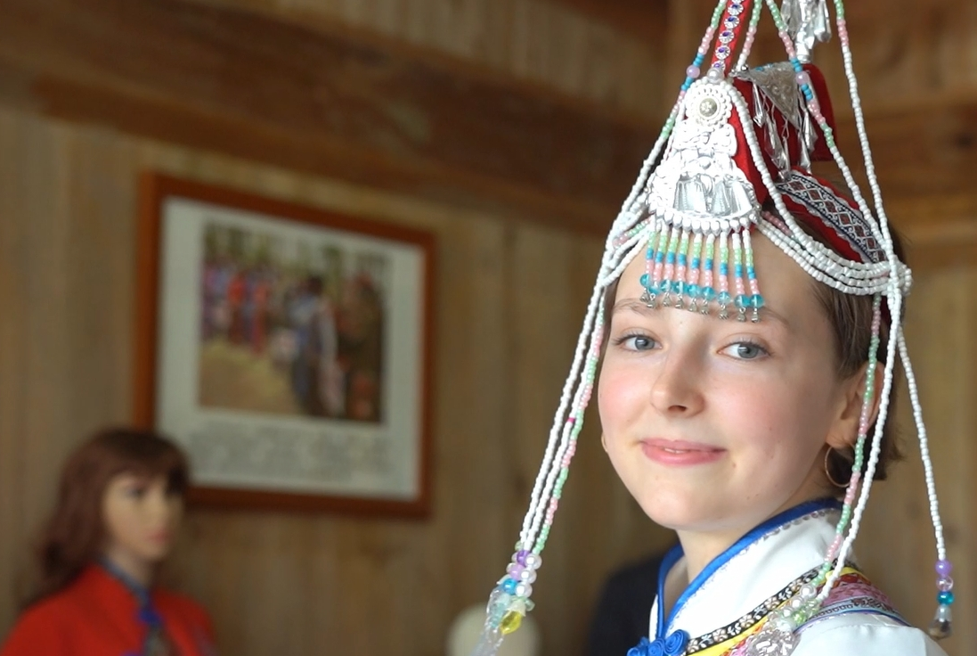 Global Eyes on Zhejiang丨Olya experiences traditional culture of Taishun