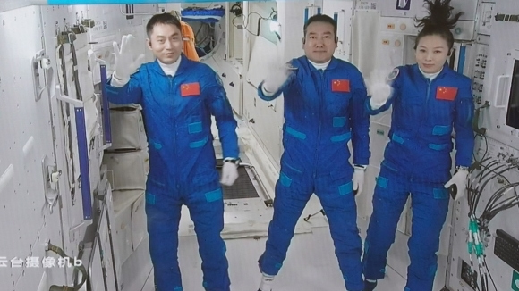 Global Focus | WHO spokesperson: Travel bans won't keep cases out of countries, and more