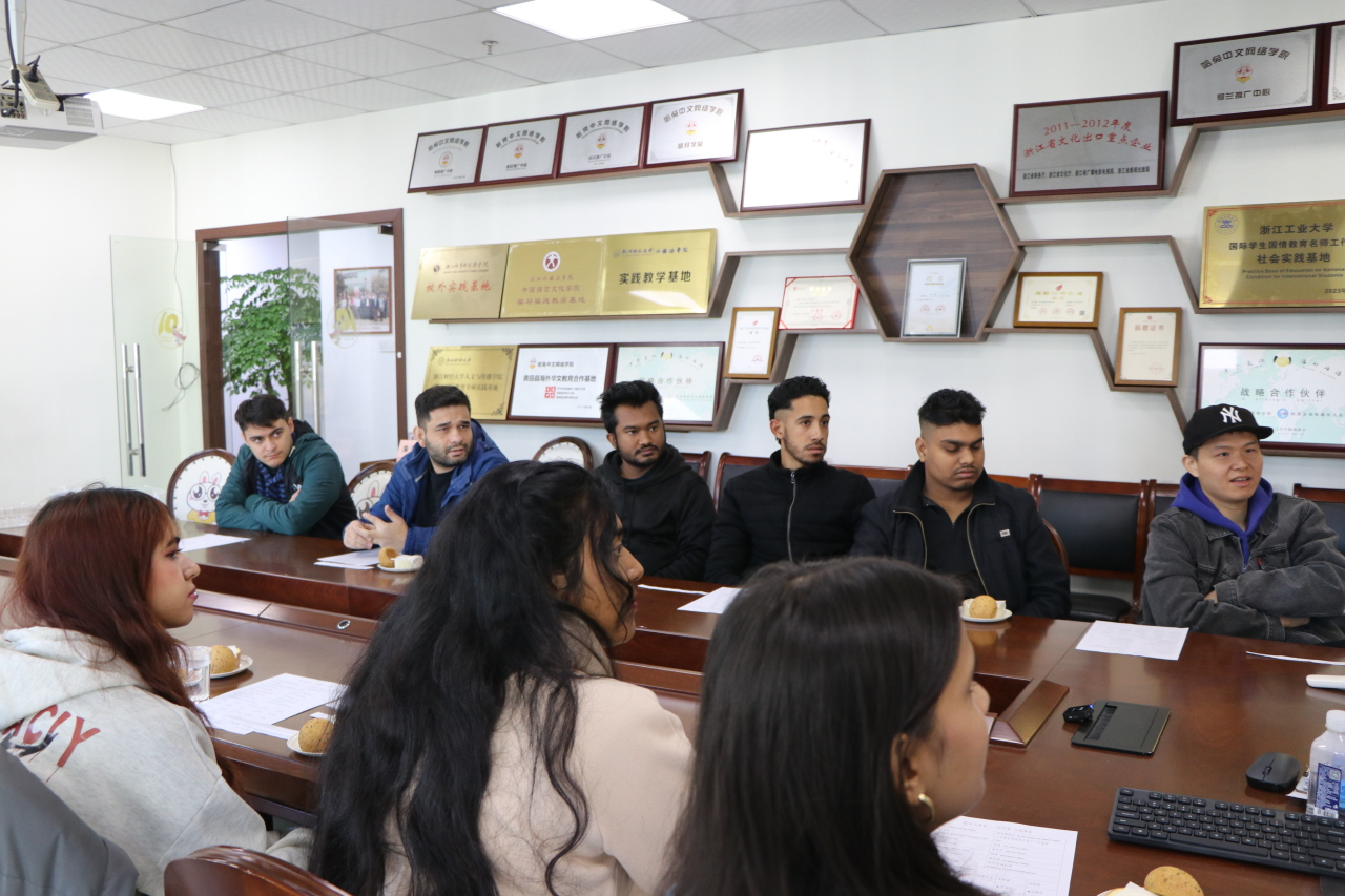 Lecture gives international students a better undestanding of Chinese cities and Chinese food