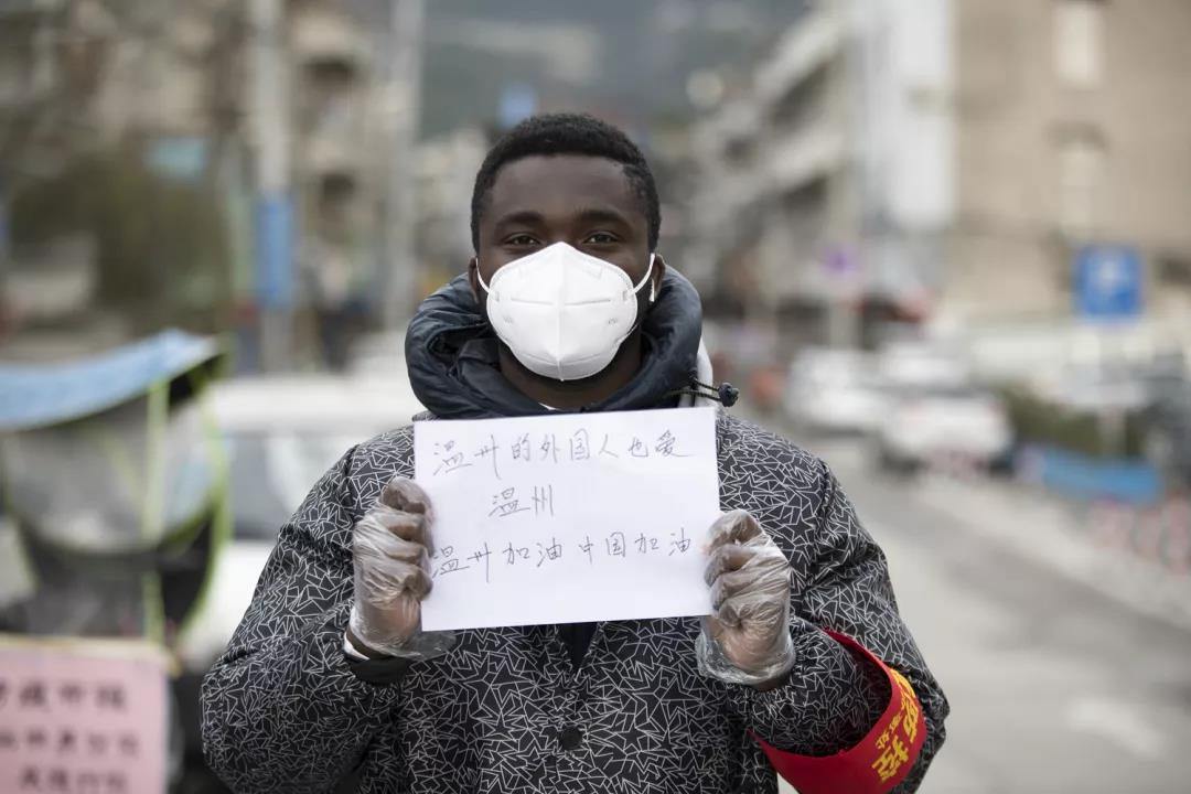 A Ghanaian medical student of Wenzhou Medical University composes a rap song for his Chinese brothers