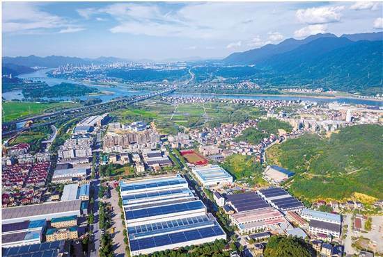 Fu Chunjiang town: Advanced manufacturing industries thrive in green mountains and clean water