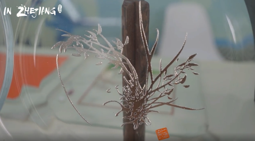 Approaching the traditional Chinese technique of glass-carving