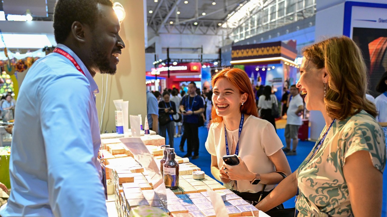 Opportunity China: Travel to Xinjiang丨Exhibitors seek opportunities at China-Eurasia Expo