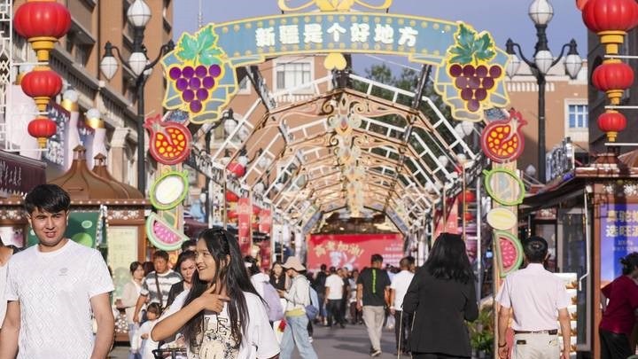Opportunity China: Travel to Xinjiang丨Grand bazaar blends ethnic charms