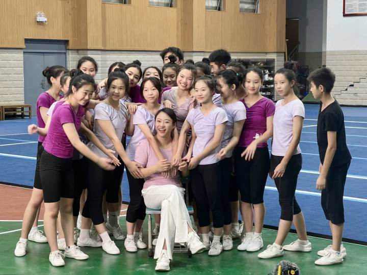 Zhong Huayan: Help more children to realize their dream of dancing