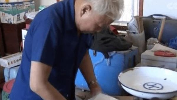 An elder man in his eighty donates 2.65 million yuan for public welfare