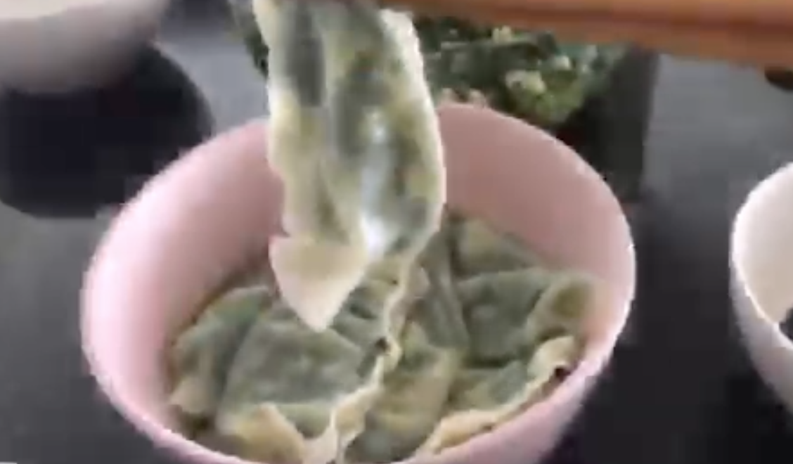 Vlog: Making dumplings at home 在家包饺子