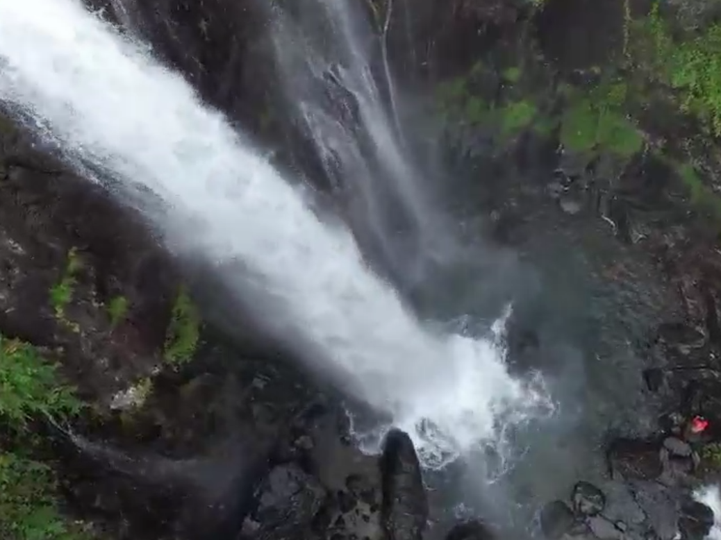 Scenic waterfall in Zhejiang's Yancang Mountain gains attention