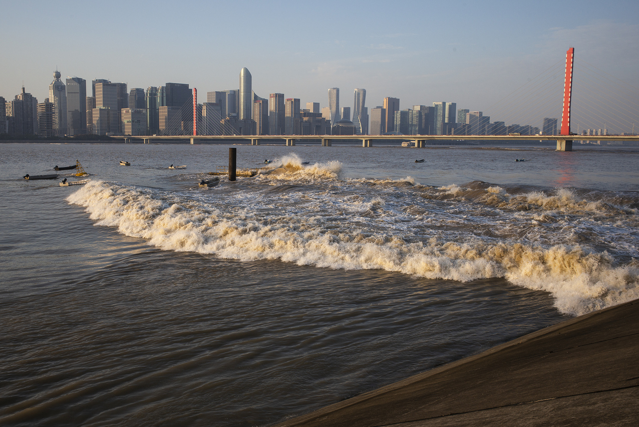 Zhejiang Cultural Imprints | Qiantang River Tidal Bore