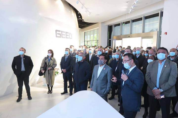 Delegates arrived to visit high-profile corporations in Hangzhou