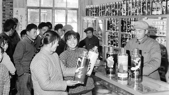 70 years through Zhejiang Daily’s lens: Live and embrace dreams! 浙报镜头中的70年：生活 拥抱梦想