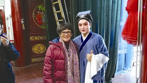 Italian teacher Tang Yun at Wenzhou Business College fascinated by Ouyue Culture