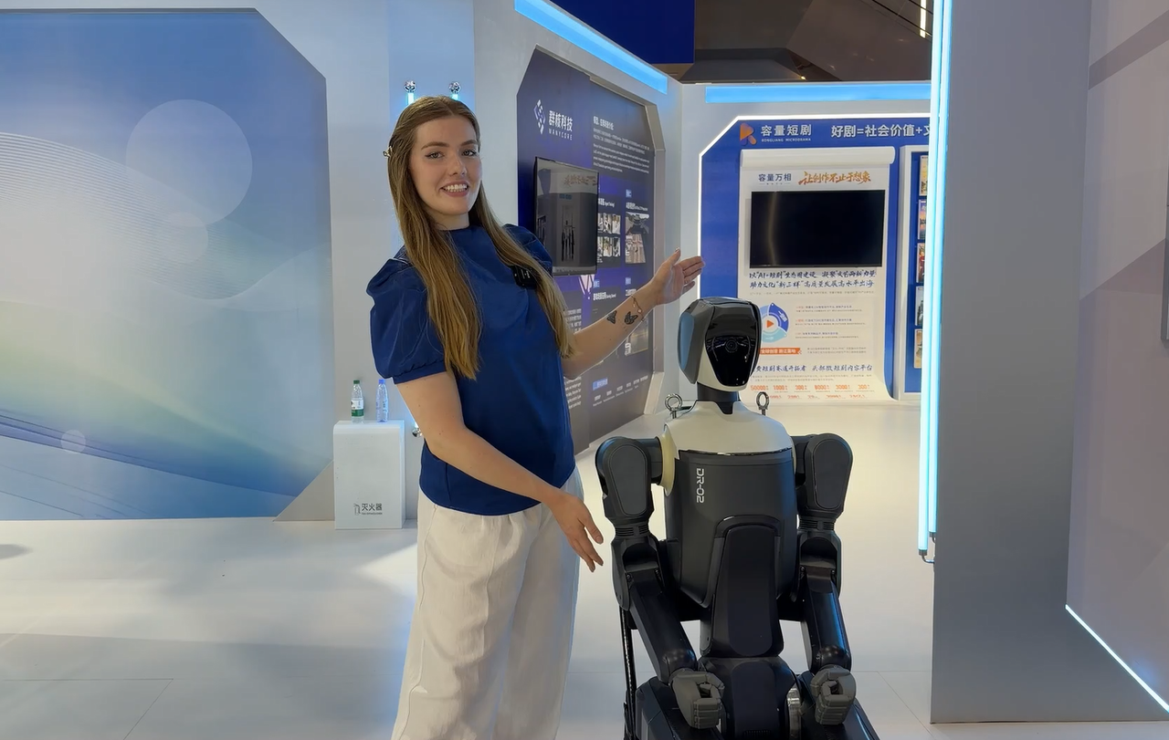 Global Eyes on GDTE | Move your hand, and the robot hand follows