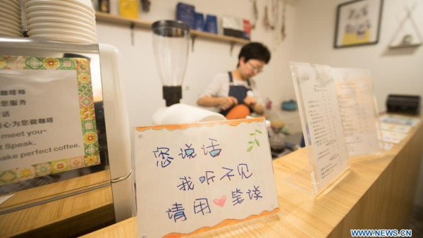 Hearing-impaired couple starts coffee shop in Hangzhou