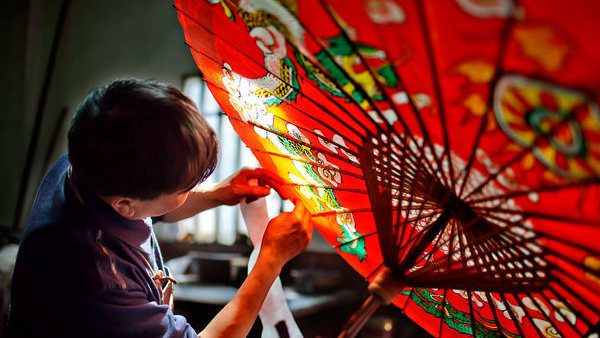 Zhejiang craft to make her feel special: Yuhang oil-paper umbrella 小清新浙江工艺品温暖特别的“她”之余杭油纸伞