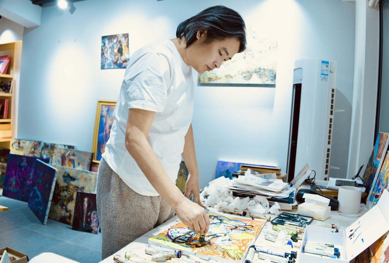 青年艺术家谭恩生肖马闪耀杭城，演绎中列文明互鉴新篇章