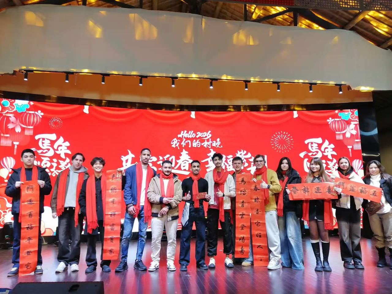 浙外留学生亮相余杭紫荆村“村晚”舞台