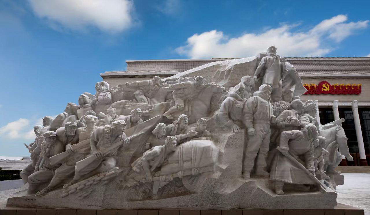 《攻坚》 杨奇瑞等 雕塑 1684cm×570cm×713cm 2021 北京中国共产党历史展览馆广场.jpg