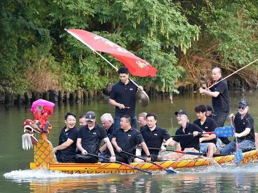中德桨手 同舟竞渡