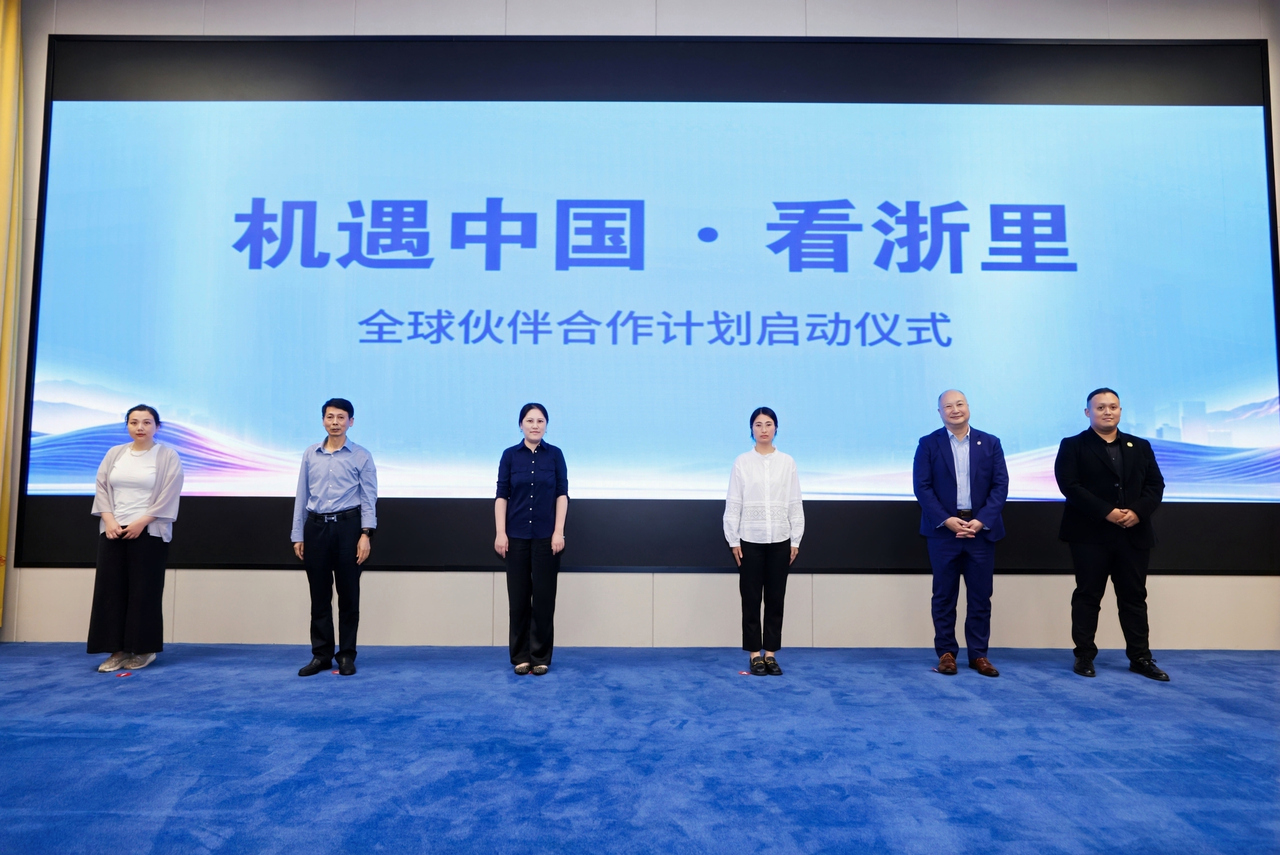 “机遇中国，是与中国共同拓展全球市场的机遇”