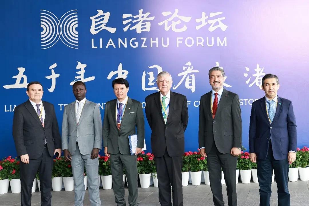 2112127697604775936.webp 图片